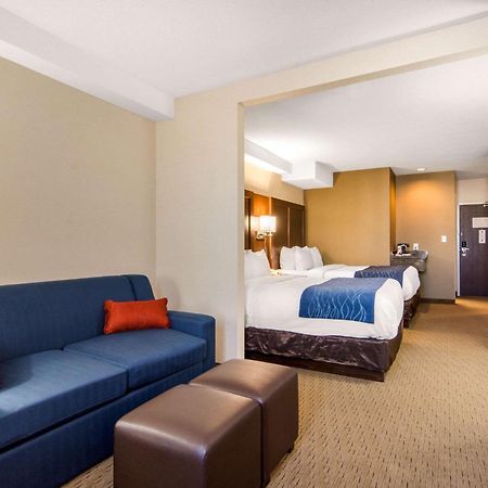 Comfort Inn & Suites Медисин-Хат Экстерьер фото