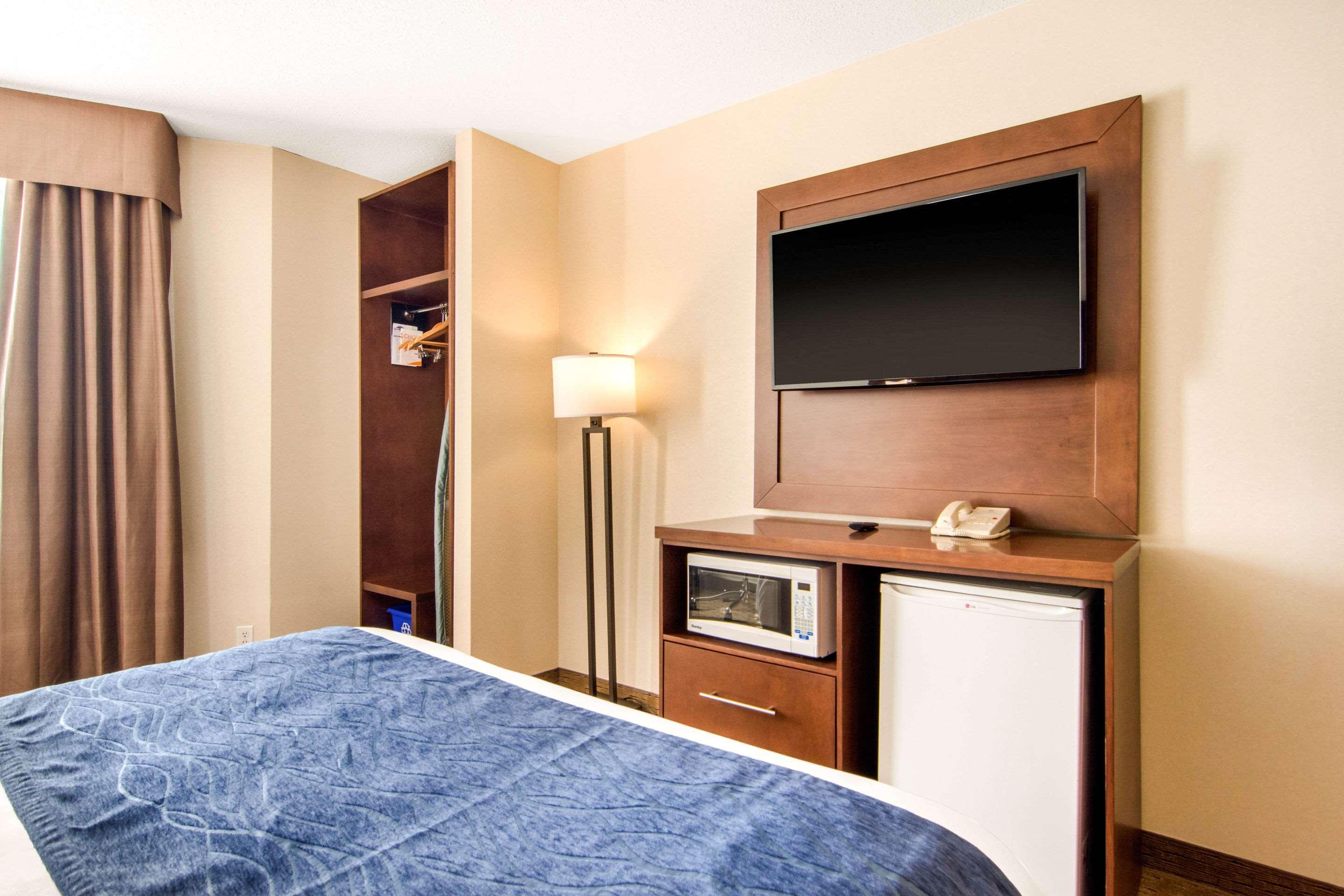 Comfort Inn & Suites Медисин-Хат Экстерьер фото