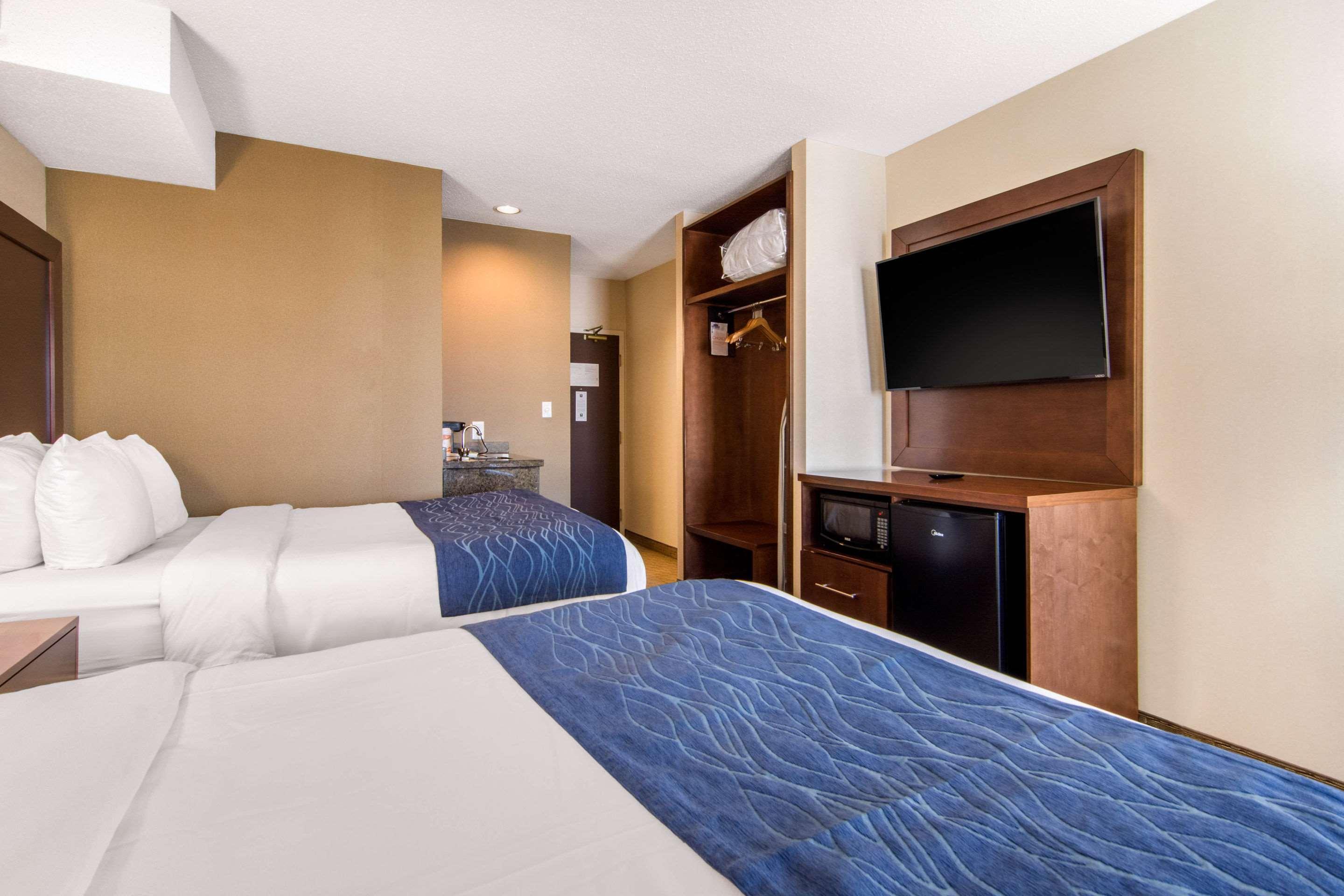 Comfort Inn & Suites Медисин-Хат Экстерьер фото