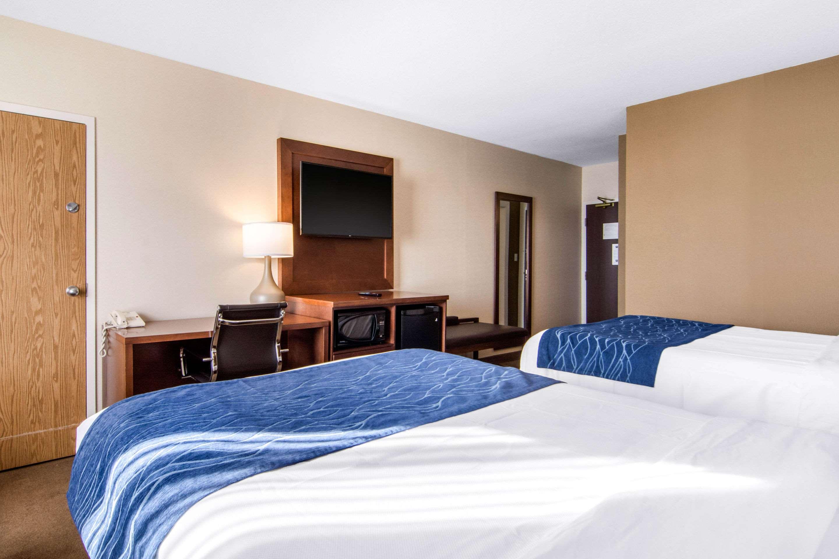 Comfort Inn & Suites Медисин-Хат Экстерьер фото