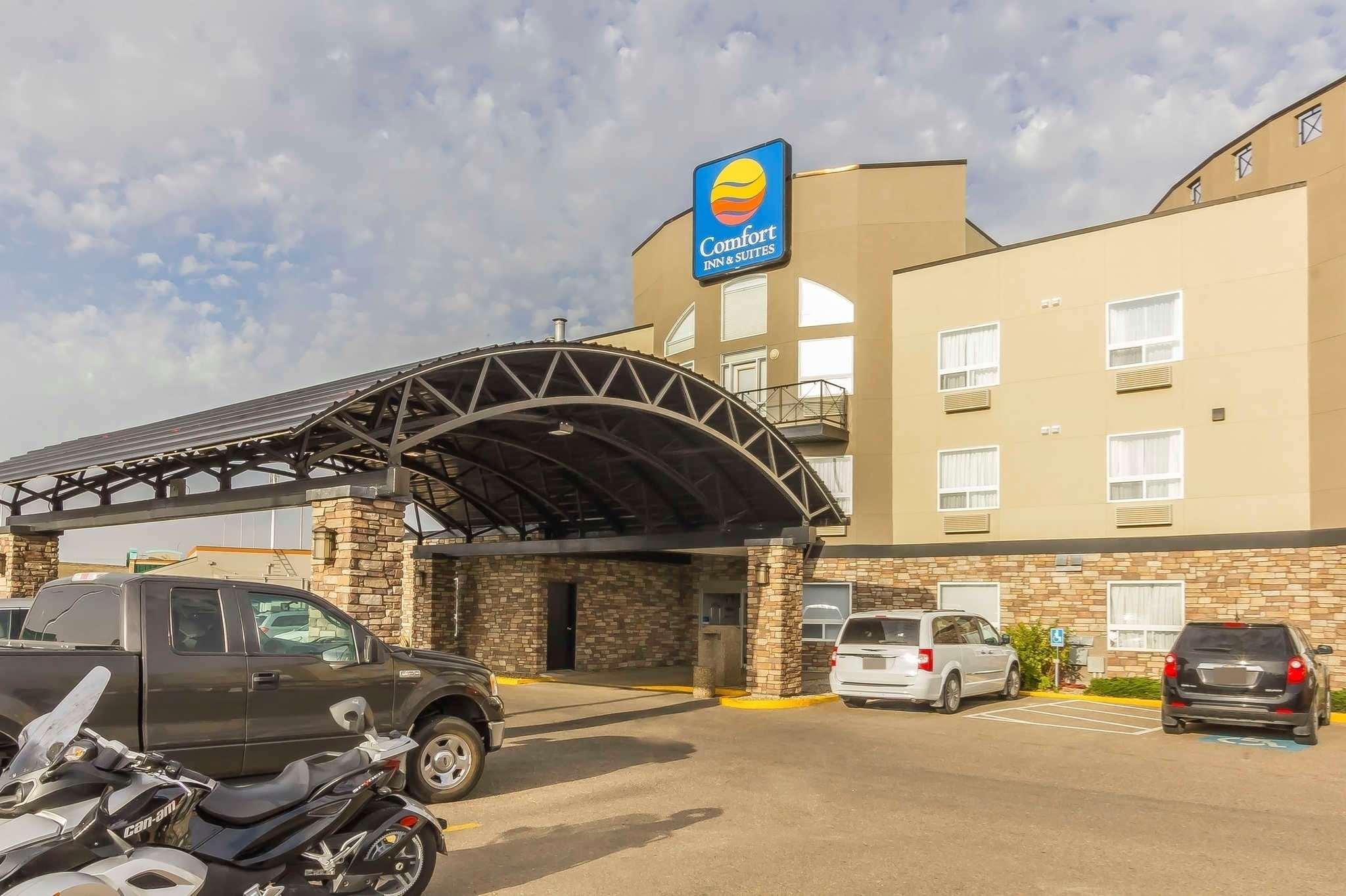Comfort Inn & Suites Медисин-Хат Экстерьер фото