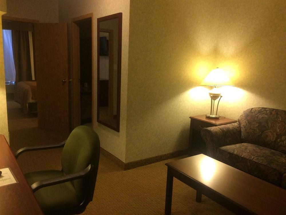 Comfort Inn & Suites Медисин-Хат Экстерьер фото