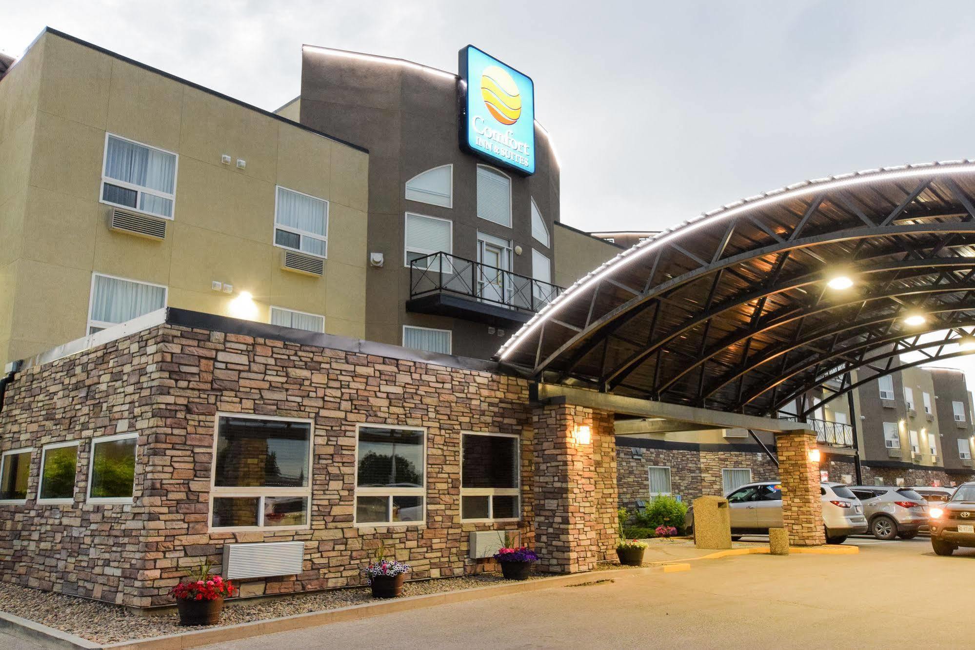Comfort Inn & Suites Медисин-Хат Экстерьер фото